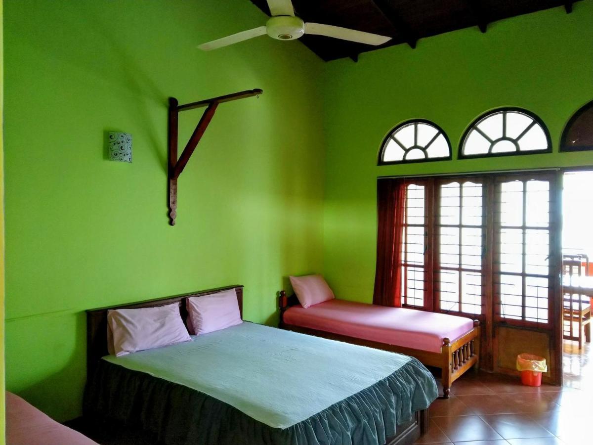 Kandyan Feel Free Homestay Exteriör bild